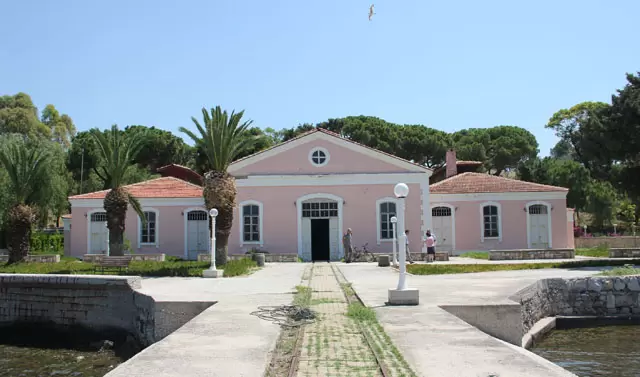 urla karantina