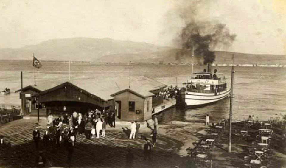 karsiyaka-vapur-iskelesi-izmir-1929-2 MARTI SEVDALILARI
