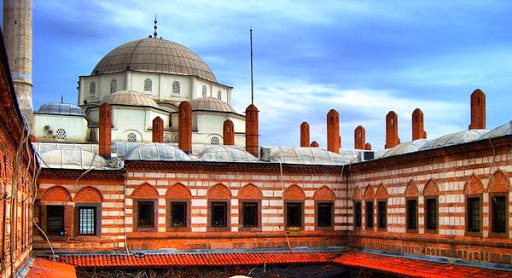 kizlaragasi-2 İzmir’e bahşedilen lütuf: Kızlarağası Hanı