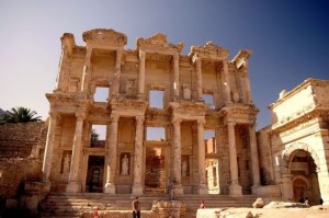 Celsus-KC3BCtC3BCphanesi-300x199-2 Celsus Kütüphanesi