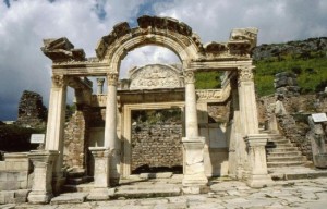 Hadrian-TapC4B1naC49FC4B1-300x192-2 Hadrian Tapınağı