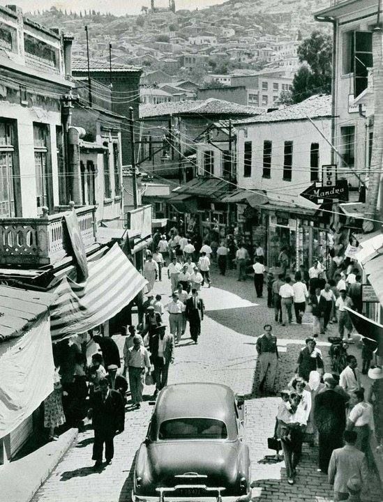 kemeralti-02-2 İzmir'in kalbi Kemeraltı'nda atardı