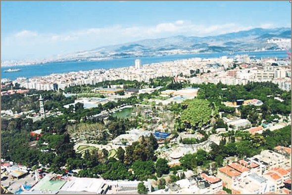 fuar-tiyatrolarin-da-yarisma-alaniydi-1503161493344-2 Fuar tiyatroların da yarışma alanıydı